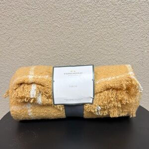 NWT Threshold Golden Yellow Throw‎ Blanket